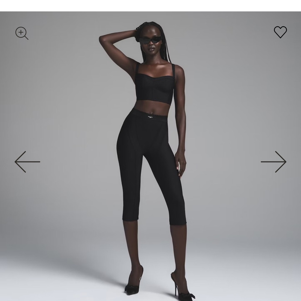 SKIMS Black Crop Top Sleek Versatile Design